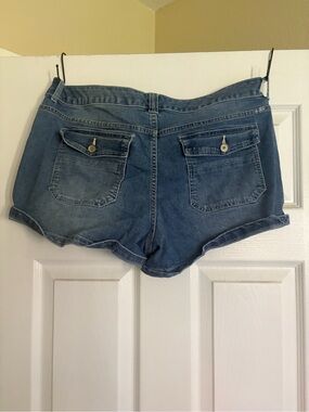UNIONBAY Women's Denim Shorts in Medium Blue Wash